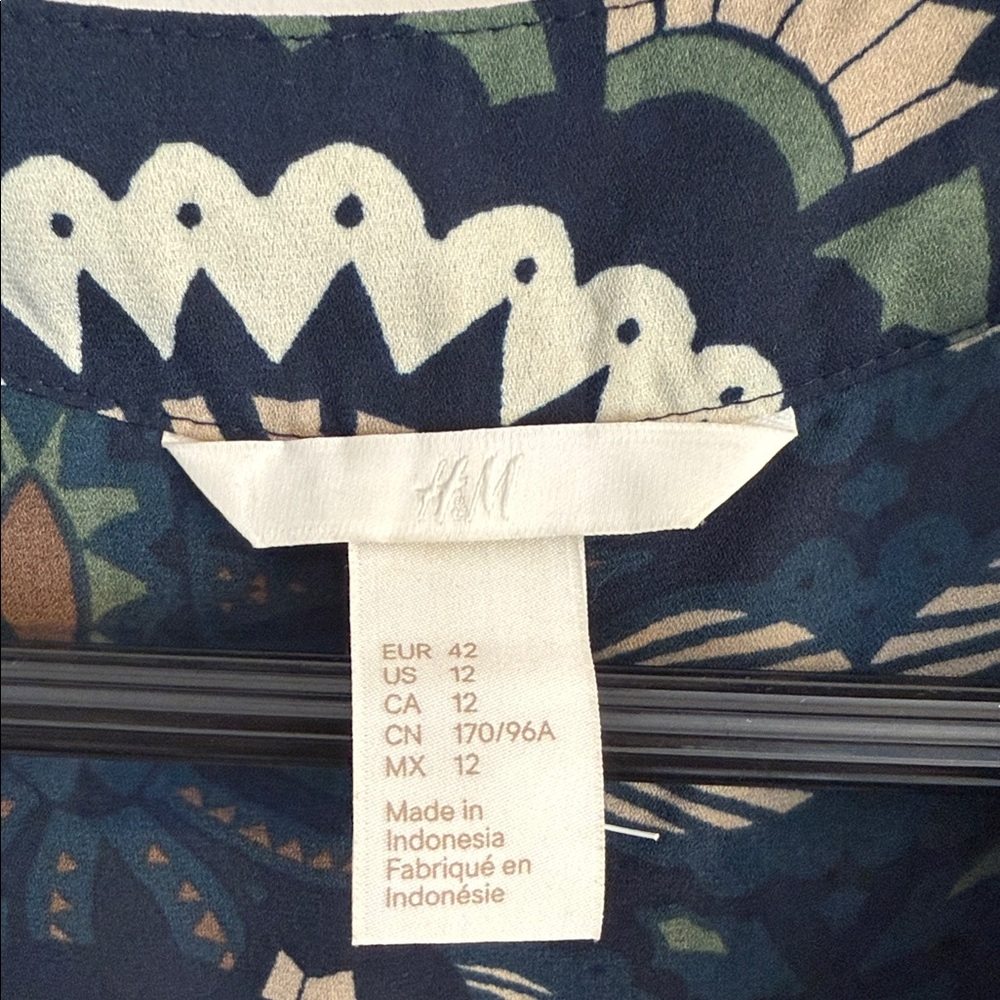 H&M Patterned Blouse - Picture 3 of 6